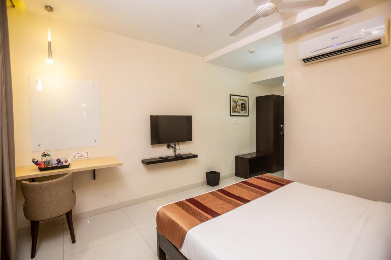 Hotel Singh`s By WB Inn, Vashi, Navi Mumbai Bagian luar foto