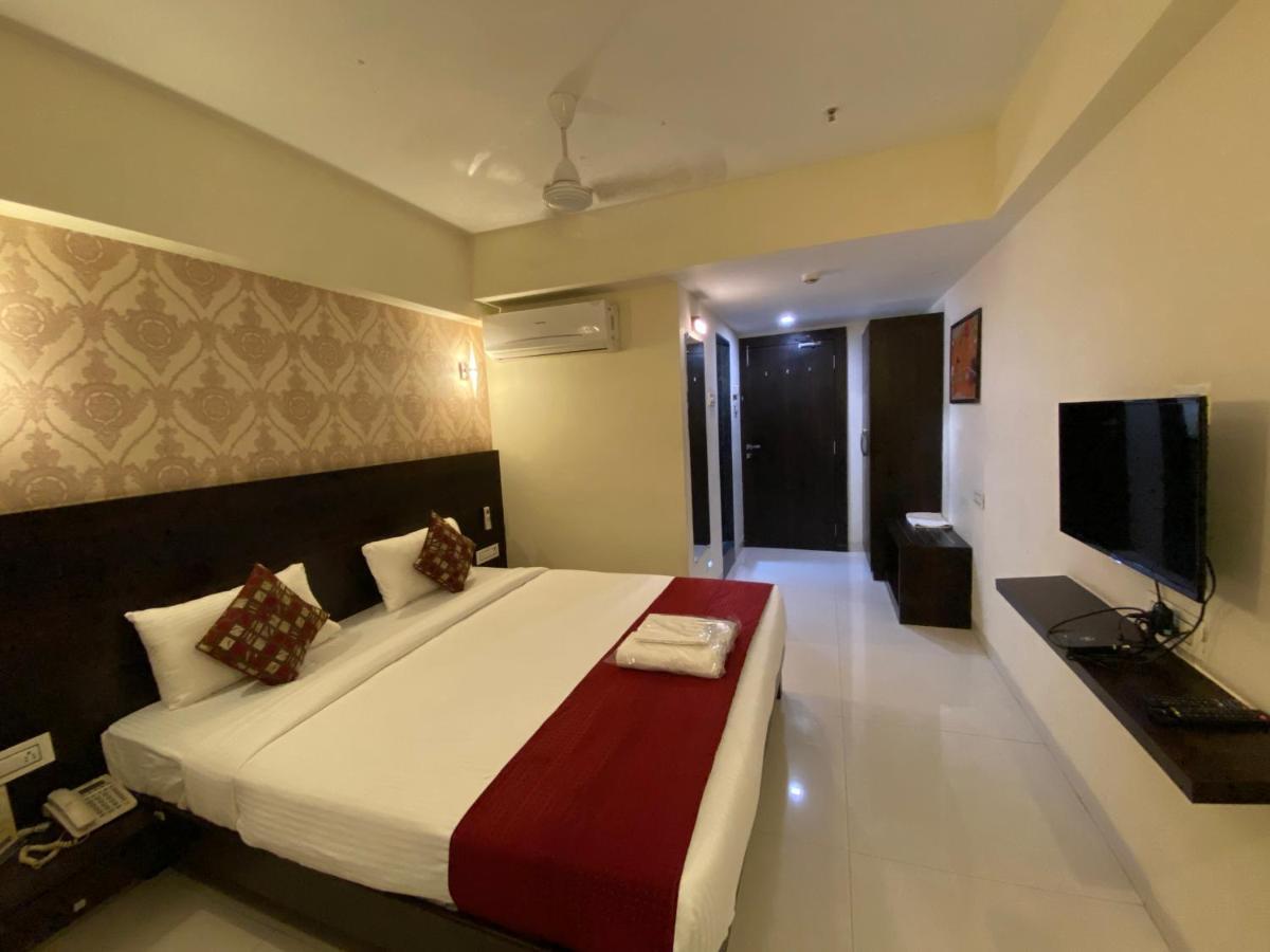Hotel Singh`s By WB Inn, Vashi, Navi Mumbai Bagian luar foto