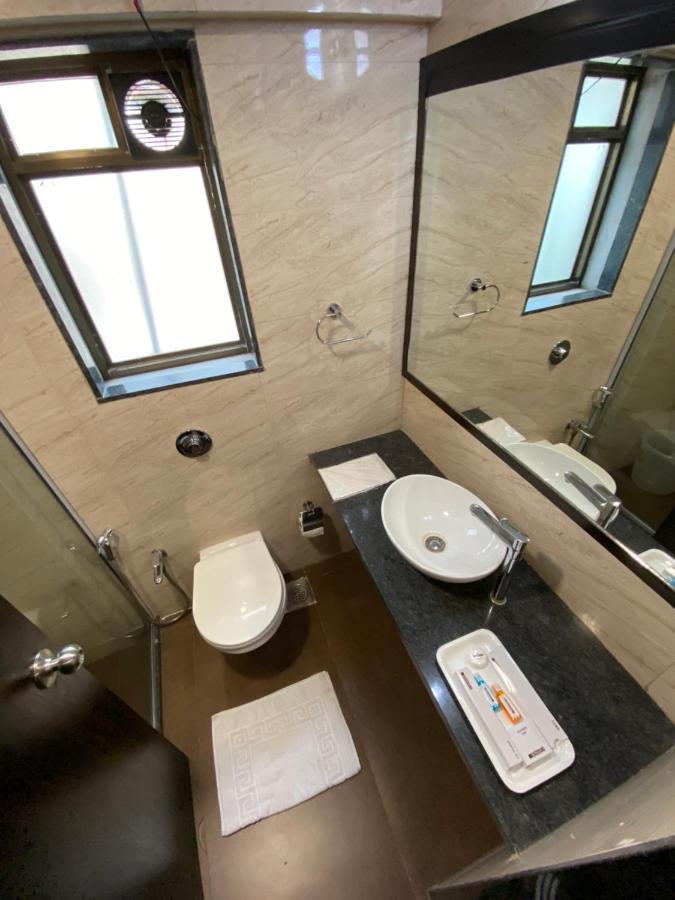 Hotel Singh`s By WB Inn, Vashi, Navi Mumbai Bagian luar foto