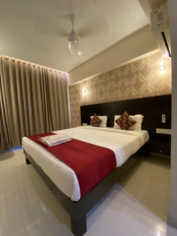 Hotel Singh`s By WB Inn, Vashi, Navi Mumbai Bagian luar foto