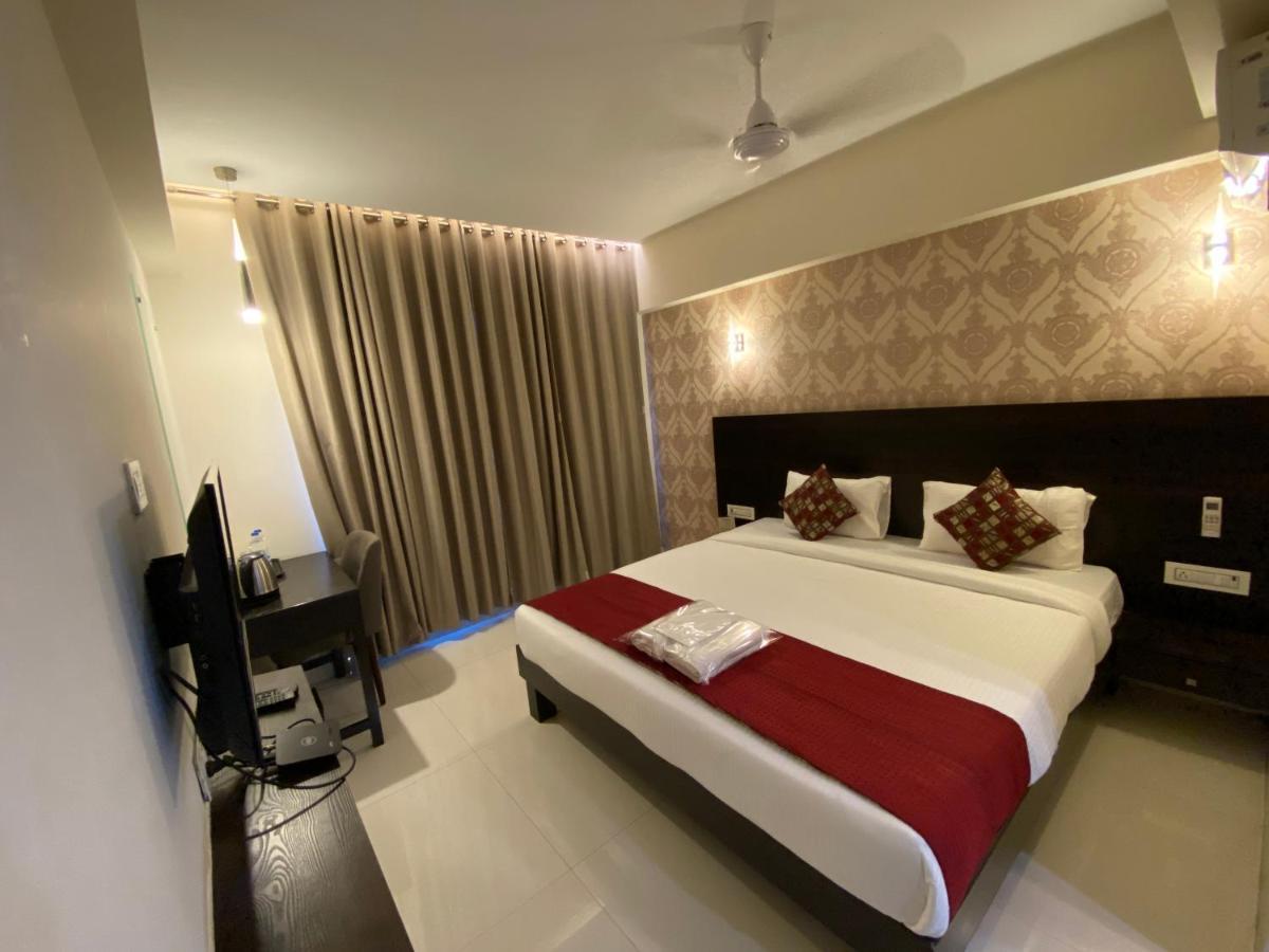 Hotel Singh`s By WB Inn, Vashi, Navi Mumbai Bagian luar foto