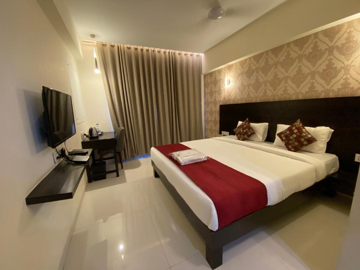 Hotel Singh`s By WB Inn, Vashi, Navi Mumbai Bagian luar foto