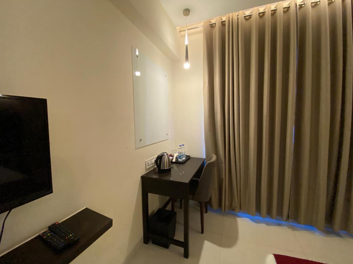 Hotel Singh`s By WB Inn, Vashi, Navi Mumbai Bagian luar foto