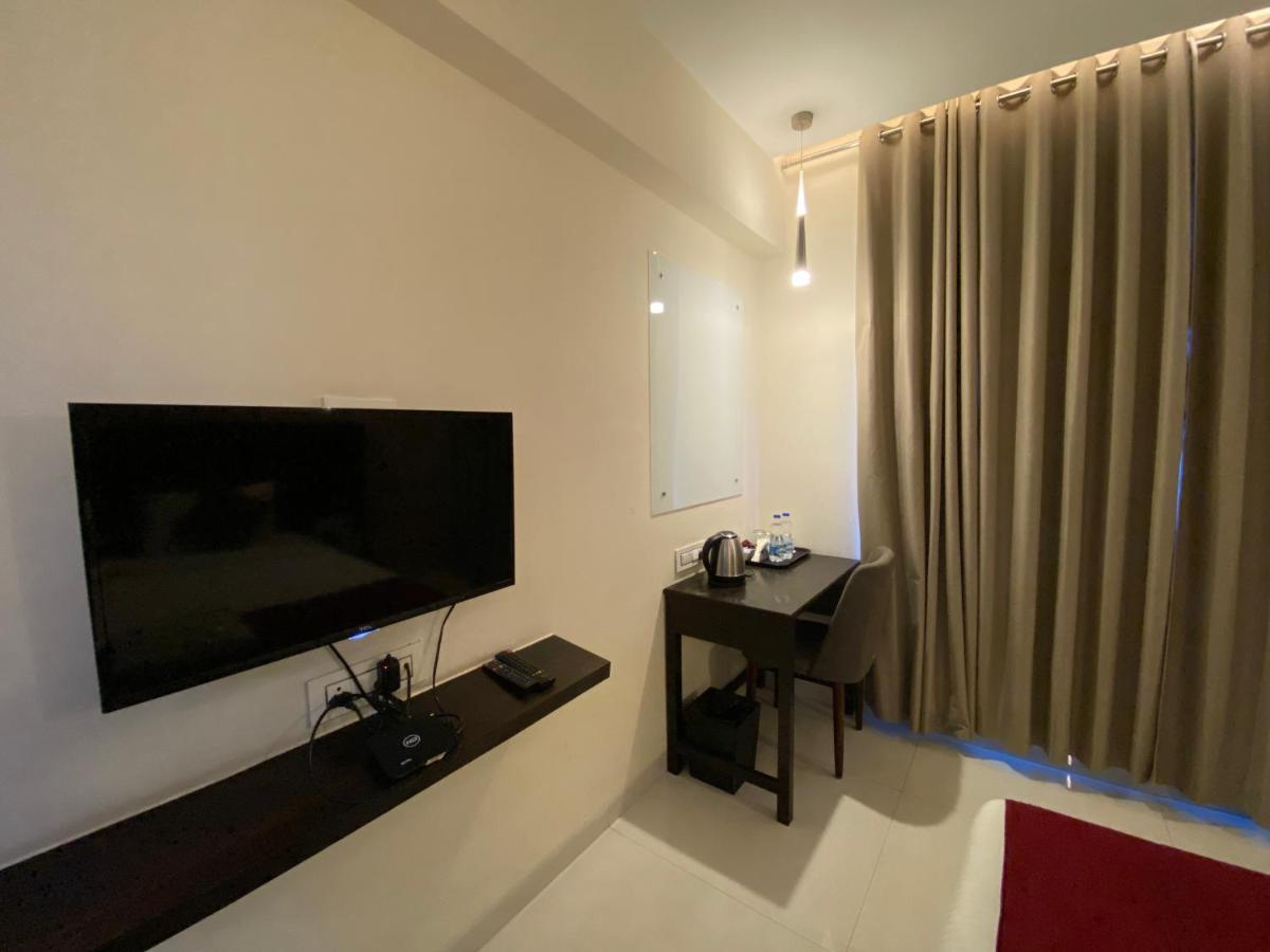 Hotel Singh`s By WB Inn, Vashi, Navi Mumbai Bagian luar foto