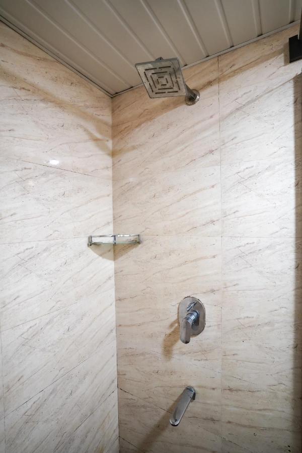 Hotel Singh`s By WB Inn, Vashi, Navi Mumbai Bagian luar foto
