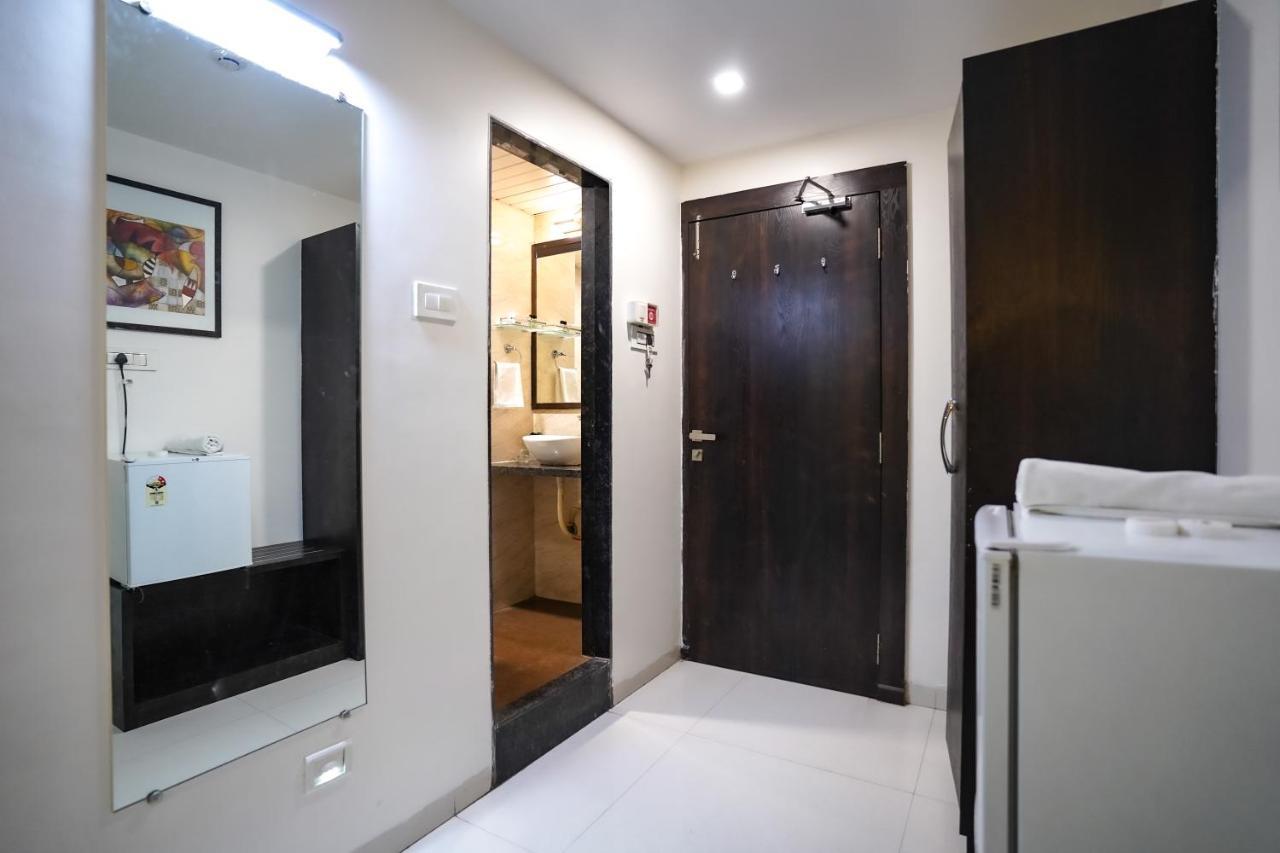 Hotel Singh`s By WB Inn, Vashi, Navi Mumbai Bagian luar foto