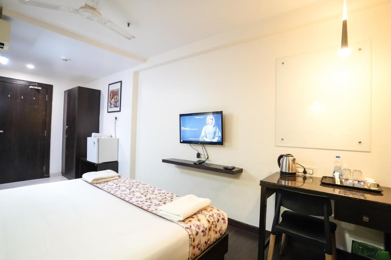 Hotel Singh`s By WB Inn, Vashi, Navi Mumbai Bagian luar foto